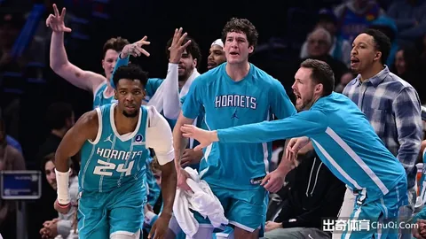 申花队逆转登顶中超联赛榜首